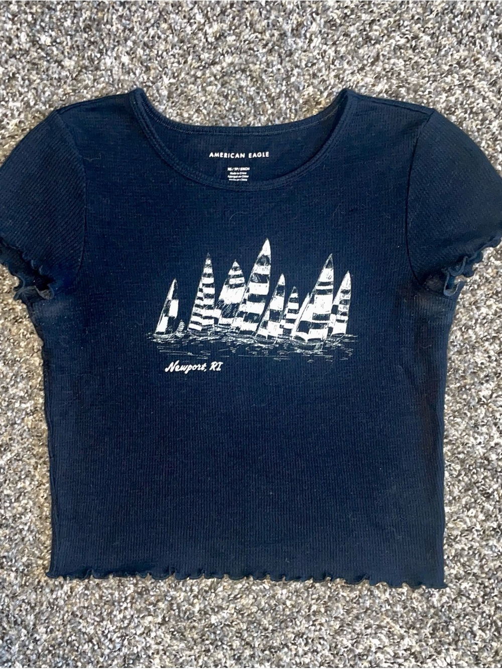 American Eagle Black Crop Tee with White Sailboat Graphic Size Juniors XS